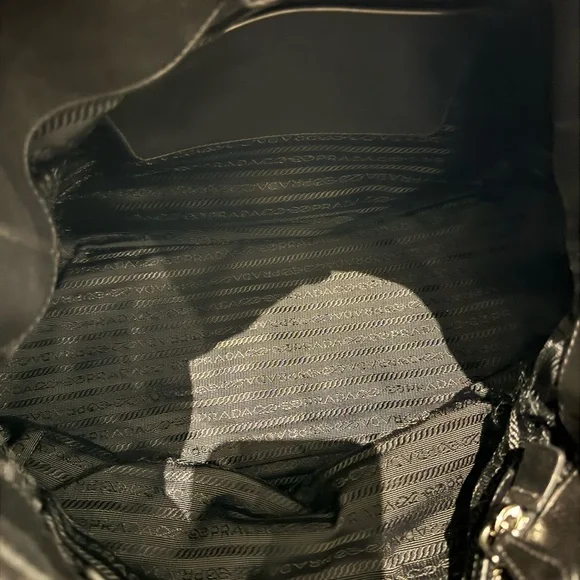 100 percent authentic Prada soft calf BR4687 hobo bag - Picture 4 of 14